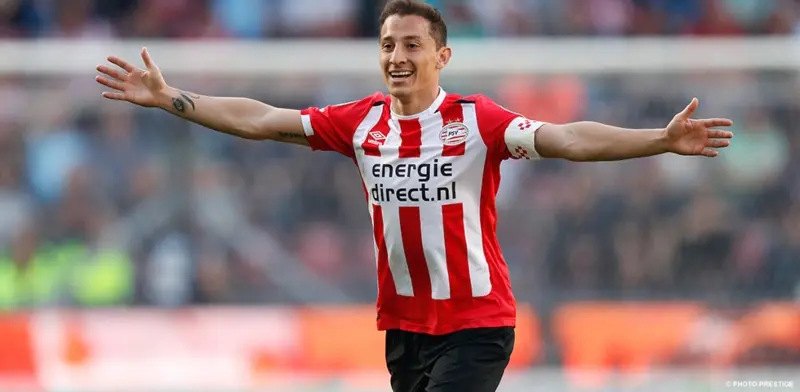 Guardado se ganó el cariño de la afición (psv.nl)