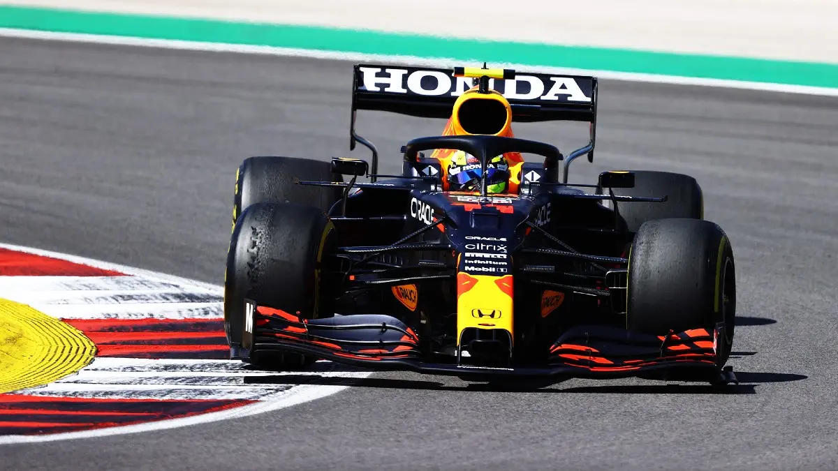 Checo Pérez en el Gran Premio de Portugal 2021 - Twitter @RedBullRacing
