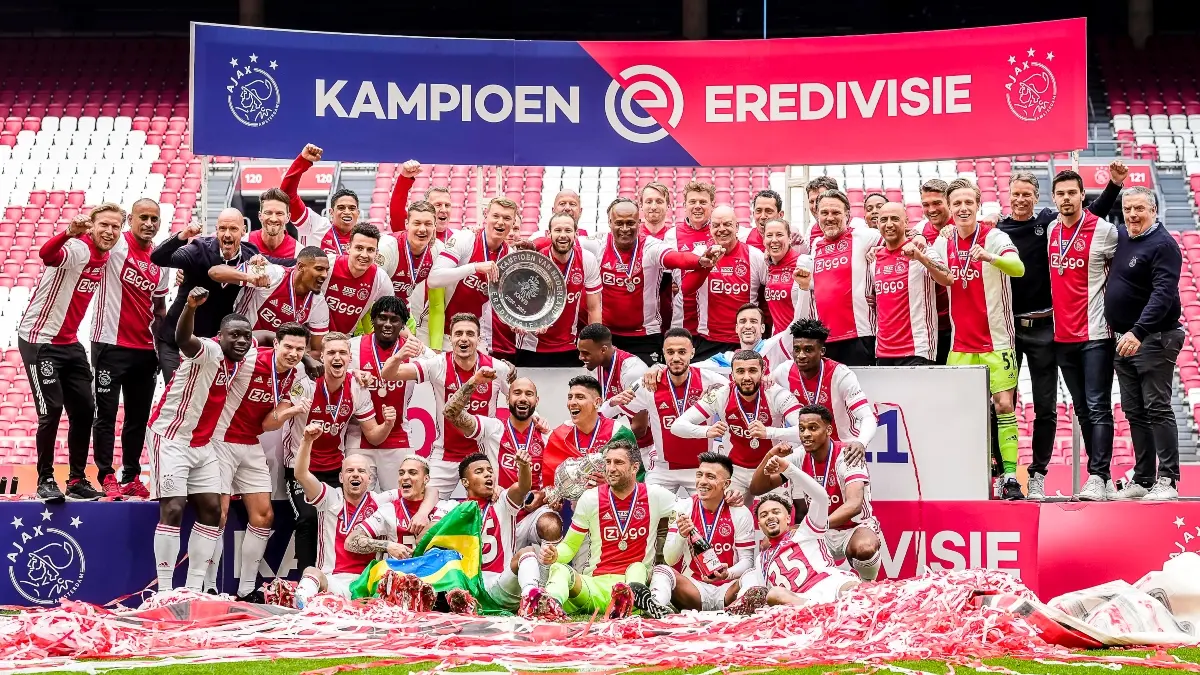 Edson, el primer mexicano campeón con Ajax (@AFCAjax)