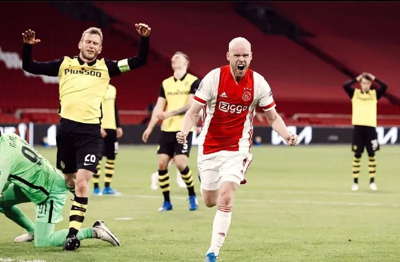 Klaassen celebra un gol con el Ajax - @davyklaassen