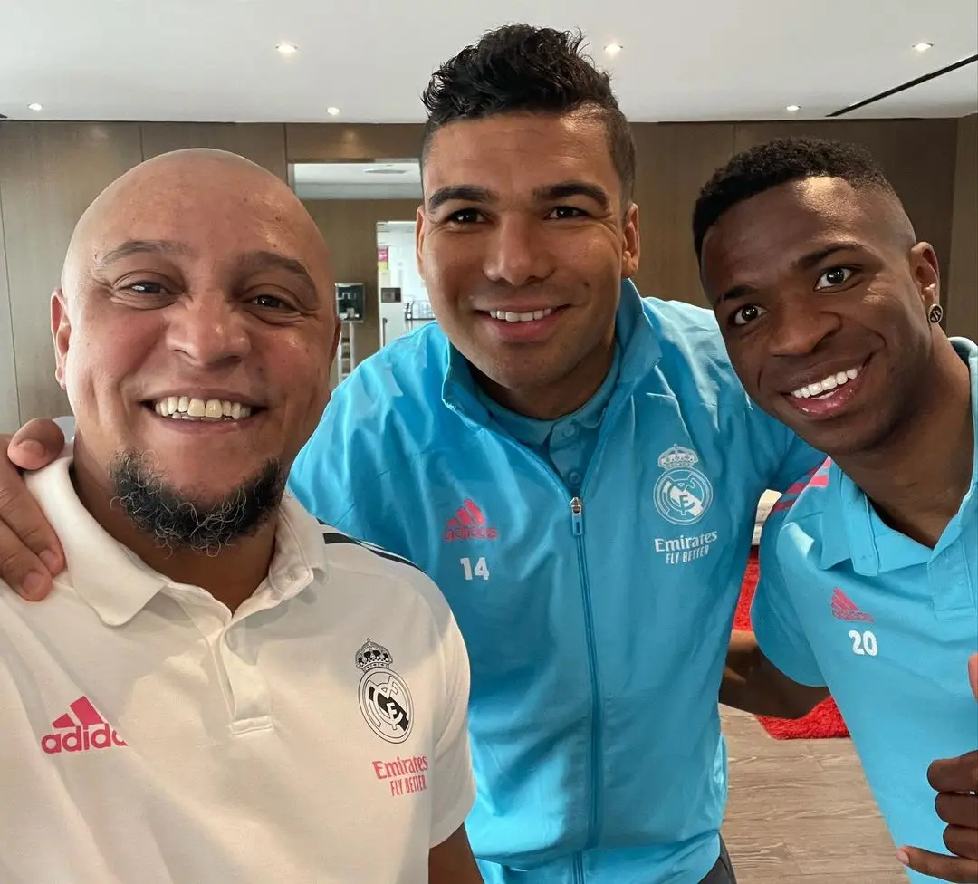 Roberto Carlos junto a Casemiro y Vinicius - @oficialrc3