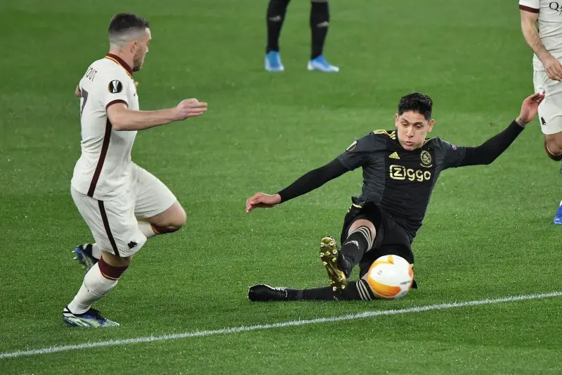 Edson Álvarez en el Ajax vs Roma de la Europa League - Twitter @EdsonAlvarez19
