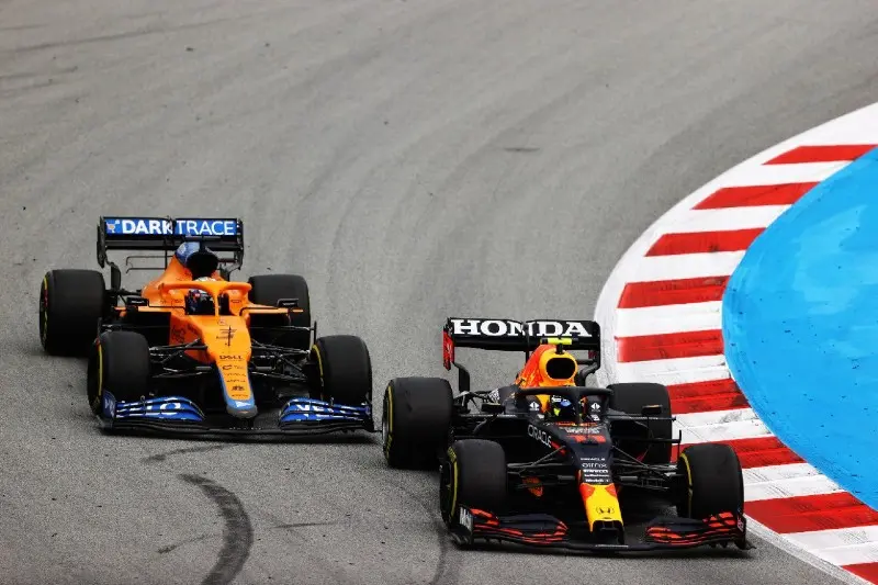 Checo Pérez supera a Ricciardo en el GP de España - Twitter @SChecoPerez