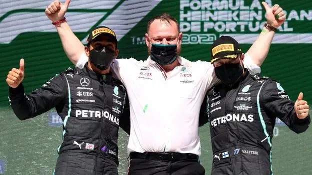 Twitter @MercedesAMGF1