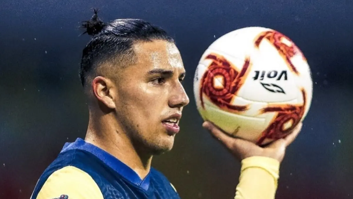 Jorge Sánchez prepara un saque de banda con América - @sanchezjorgie4