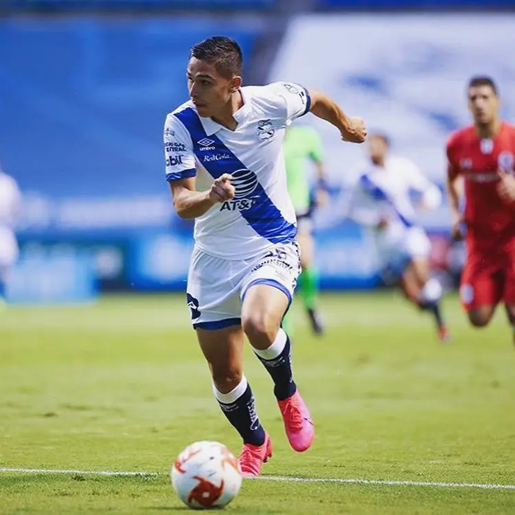 Salvador Reyes en juego con Puebla - @salvadorreyesoficial