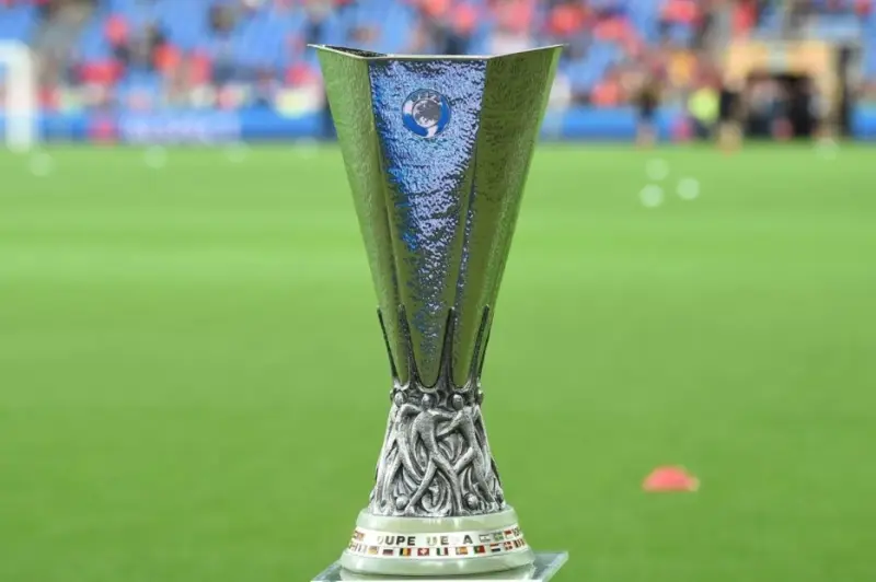 El ganador accede a la fase de grupos de la Champions League (UEFA.com)