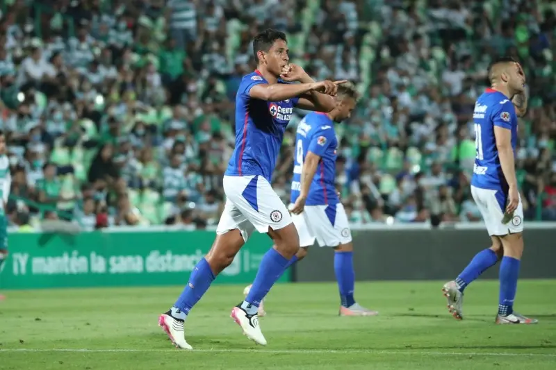 'Chicharito' dijo que ya le toca al Cruz Azul. (FB: Cruz Azul Fútbol Club)