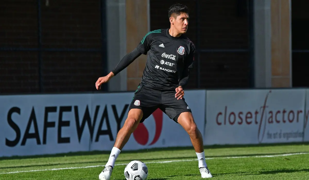 Edson Álvarez en un entrenamiento de la Selección Mexicana - Twitter @miseleccionmx