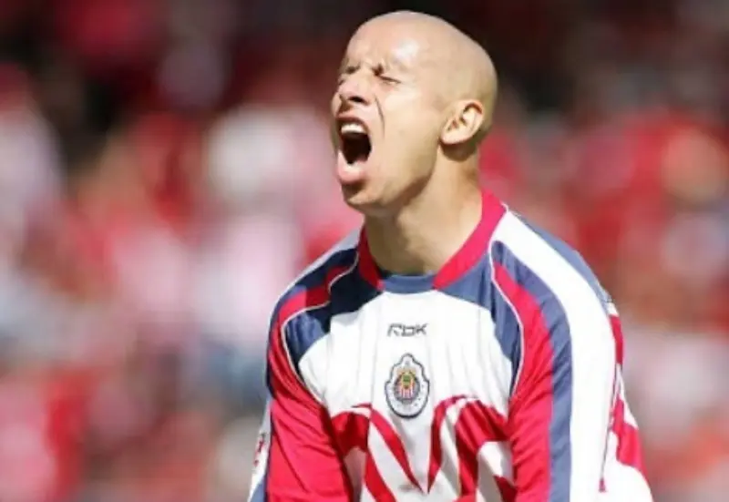 Consiguió un título con Chivas en el Apertura 2006 (@bofo_7_)