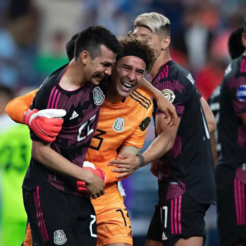 'Chucky' Lozano y Memo Ochoa tendrían su lugar asegurado para la Copa del Mundo. (Instagram @miseleccion)