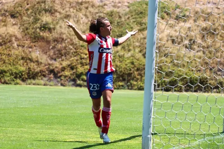 Iker Moreno celebra un gol con San Luis - @ikermoreno03