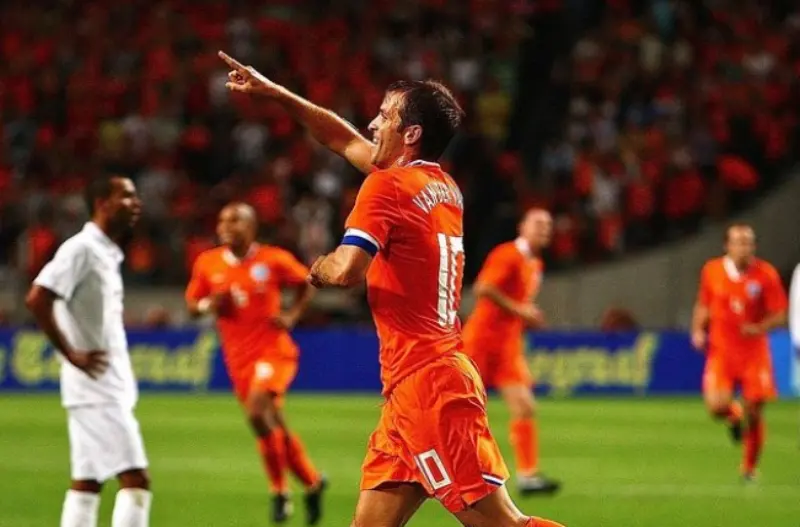 Van der Vaart jugó tres Eurocopas (@rafaeldvaart)