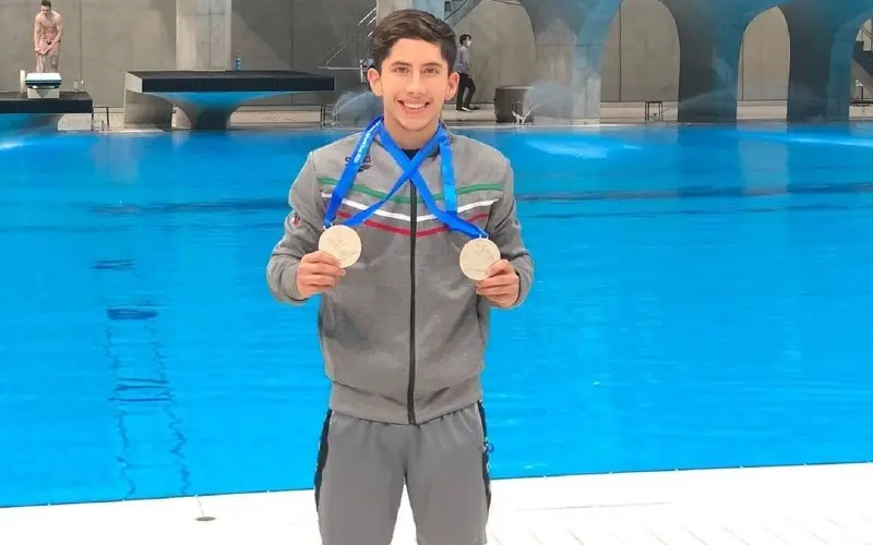 Randal Willars posa con sus medallas obtenidas en la Copa del Mundo de Tokio 2021 - Instagram @randalwillars