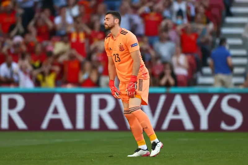 Unai Simón tuvo un error garrafal en el juego ante Croacia (@UEFAcom_es)