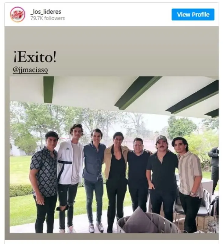 'JJ' Macías se reunió con sus amigos para celebrar su pase al futbol europeo. Foto: Instagram Los Líderes