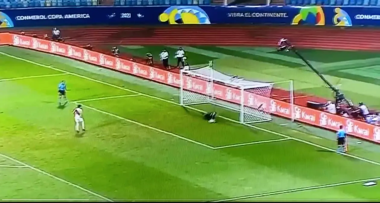 Santiago Ormeño falló su tiro desde los once pasos. Foto: Twitter