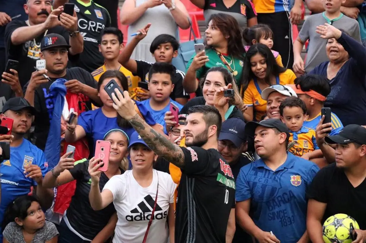 El francés se ganó el cariño de la gente con sus actuaciones en la cancha. Foto: Instagram 10apg