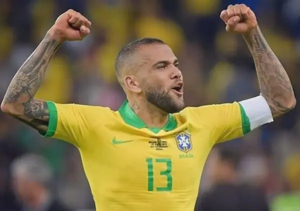 Instagram @danialves