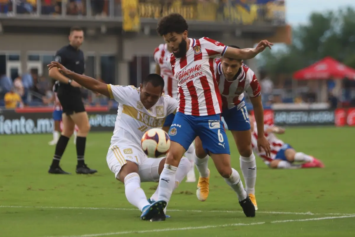Ambos equipos se están preparando para el inicio del Apertura 2021. Foto: Twitter Chivas.