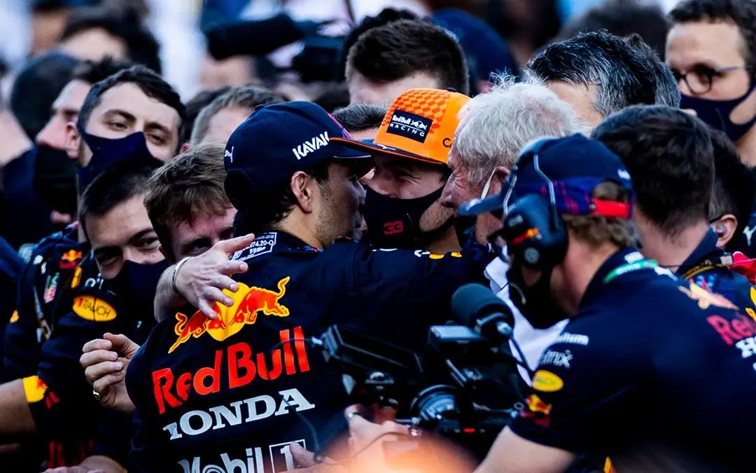 Facebook @redbullracing