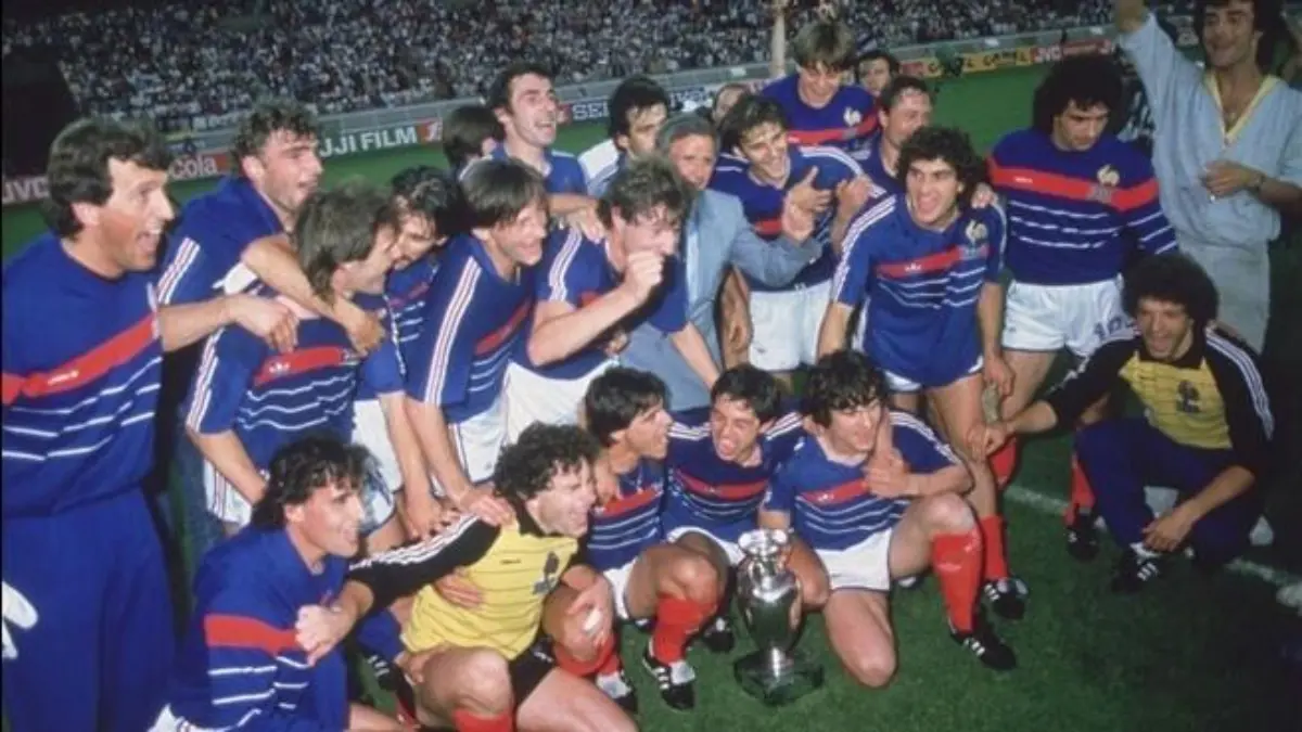 Francia con el título de 1984 - @EURO2020