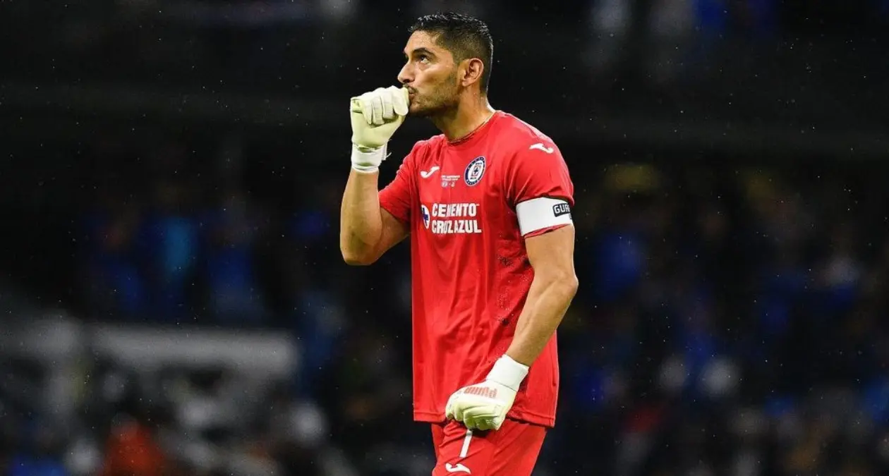 Corona en un juego del Guard1anes 2021 - @cruzazul