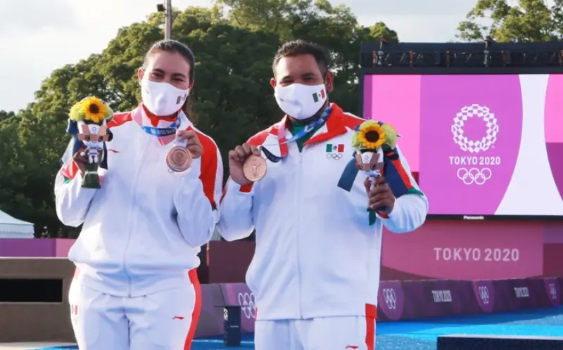 Valencia y Álvarez inauguraron el medallero para México (@CONADE)