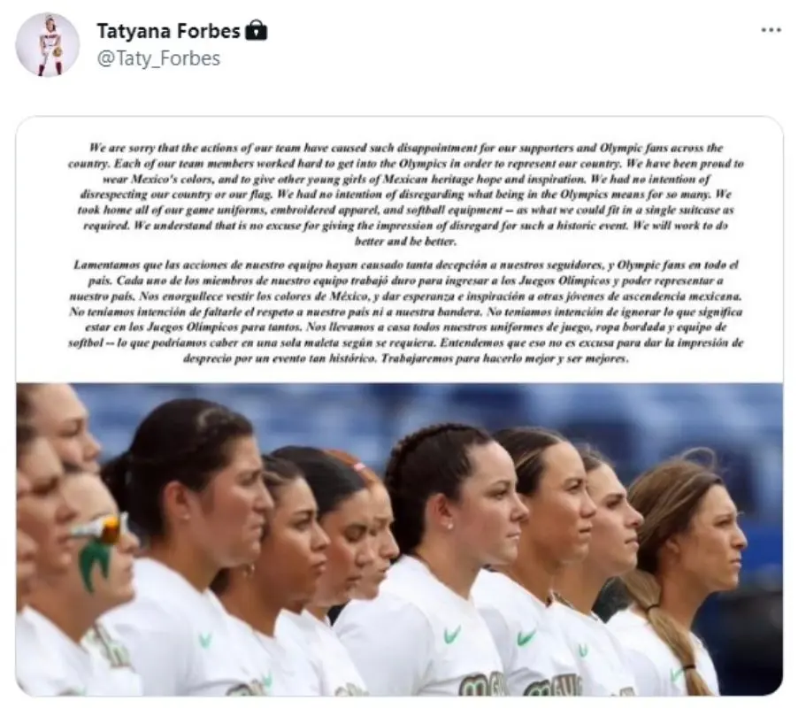 Las jugadoras lamentaron la desilución que causaron por los uniformes. Foto: Twitter.