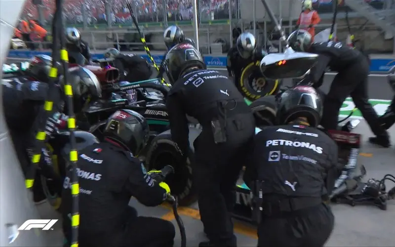 Los mecánicos son los más beneficiados del descanso de verano de la F1 - Twitter @F1