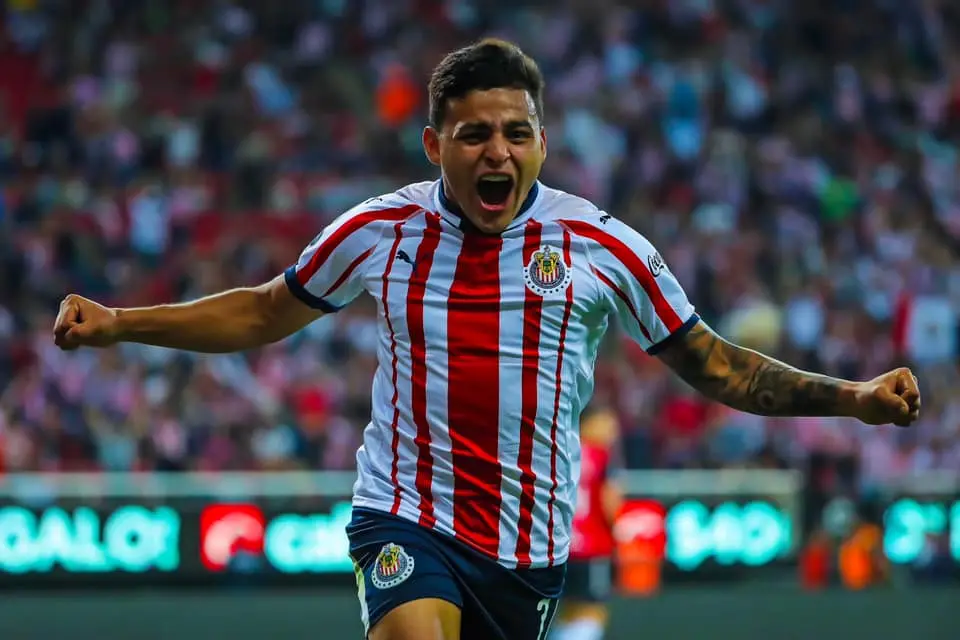 Facebook @Chivas