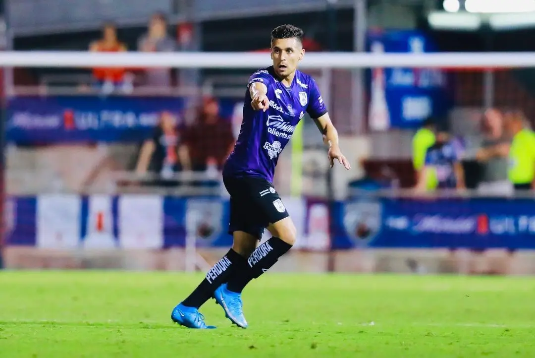 Escamilla en juego con Querétaro - @kevescamilla