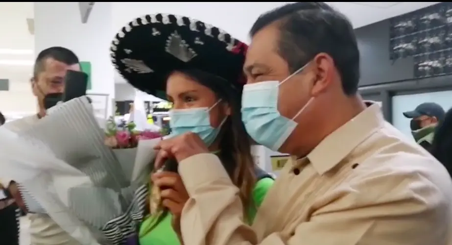 Juan Hugo de la Rosa le dio la bienvenida a Sofía Ramos
