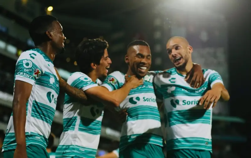 Matheus Dória afirma que se siente como en casa (FB: Club Santos)