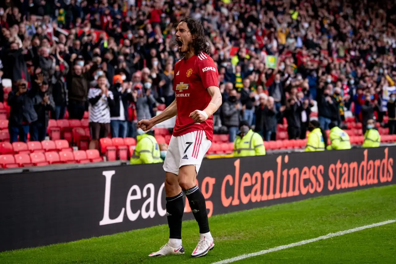 Cavani le cedió su 7 a Ronaldo-@ECavaniOfficial