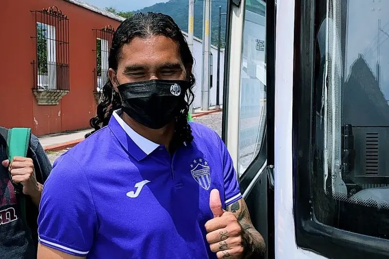 Gullit Peña previo a un entrenamiento del Antigua GFC - Twitter @soyantiguagfc