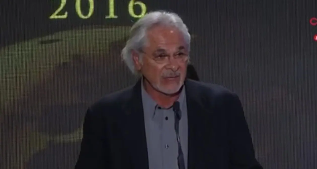 Miguel Mejía Barón en la ceremonia del Salón de la Fama - Captura de pantalla Youtube