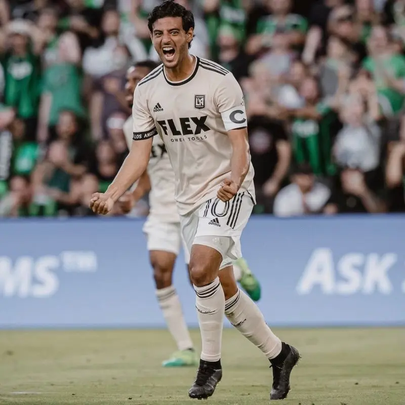 El mexicano quizá esté viviendo su última temporada en la MLS, ya que recientemente aseguró que le gustaría volver al futbol europeo. Foto: Instagram LAFC