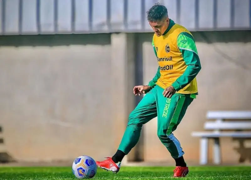 Nicolás Castillo llegó a préstamo con el Juventude (@castillo30_)