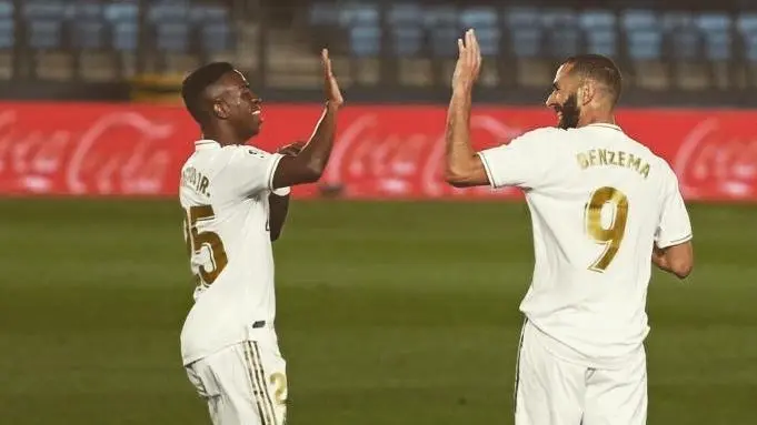 Vinicius y Benzema celebra un gol del Real Madrid - @vinijr