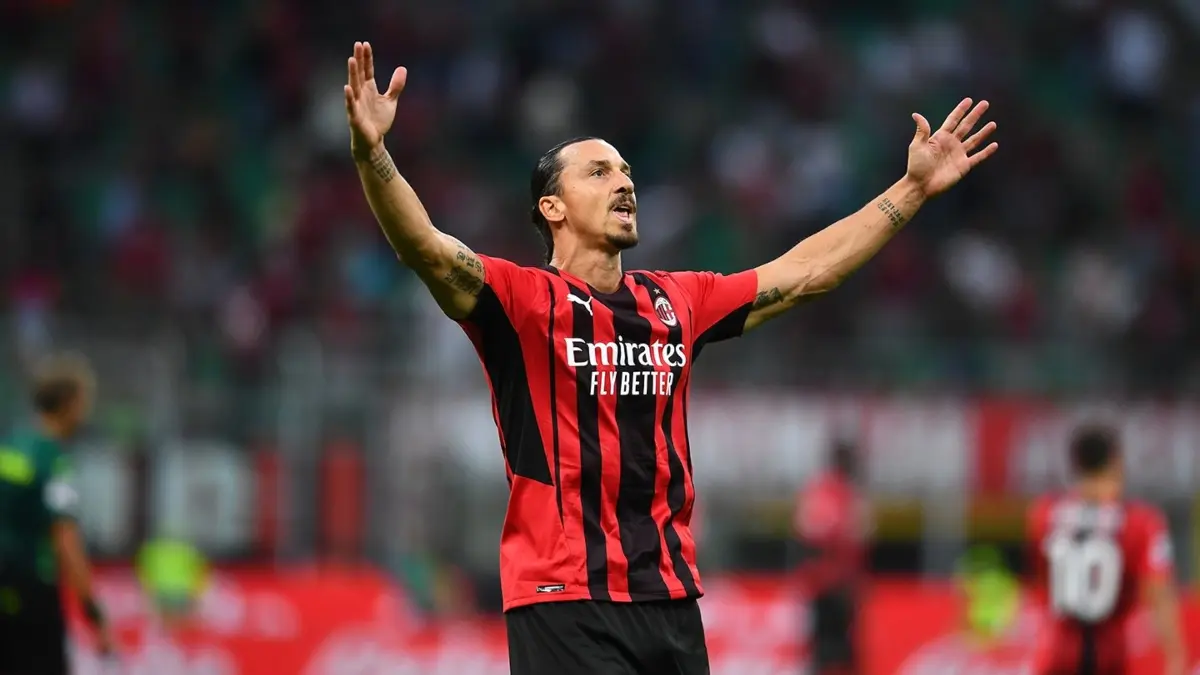 Zlatan Ibrahimovic niega que se vaya a retirar (@acmilan)