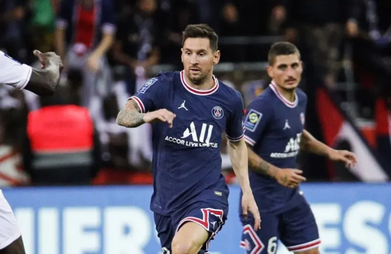 El debut de Messi en casa sería ante el Lyon (FB: PSG)