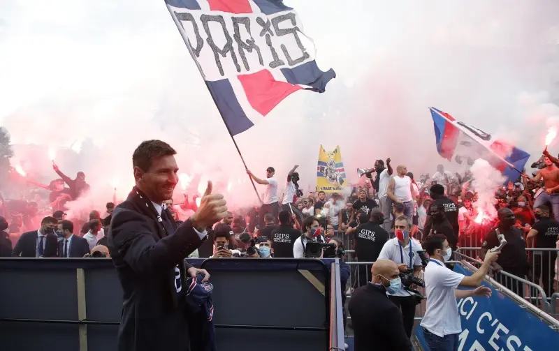 Niegan que el argentino vaya a estar tres años en el PSG (FB: PSG)