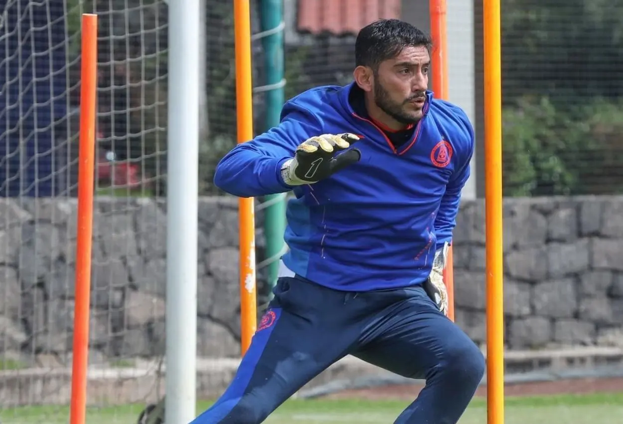 El portero regresó a la titularidad y evitó que su equipo perdiera ante el Puebla. Foto: Instagram Cruz Azul.