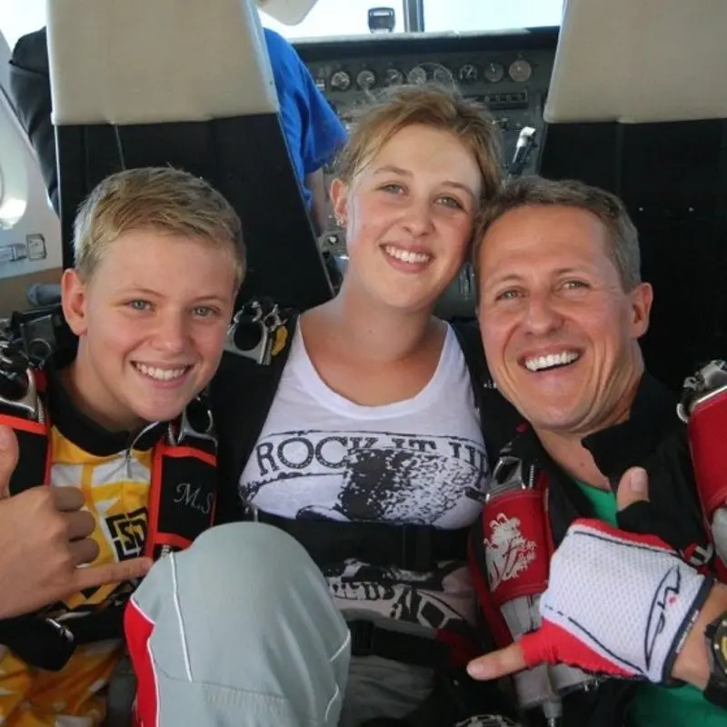 Michael Schumacher con sus hijos - Twitter @F1