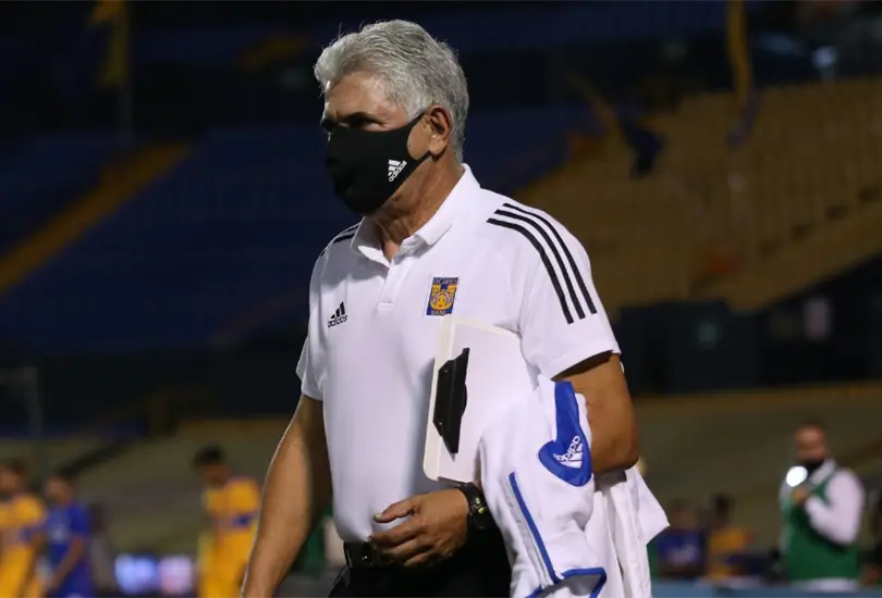 ¿Cuál fue el castigo de la Liga MX para el Tuca Ferretti por fumar? ¿Cuál fue el castigo de la Liga MX para el Tuca Ferretti por fumar?