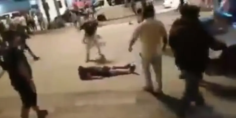 Fans de Santos se pelean entre ellos por saber quién apoyaba más, en Mazatlán Fans de Santos se pelean entre ellos por saber quién apoyaba más, en Mazatlán