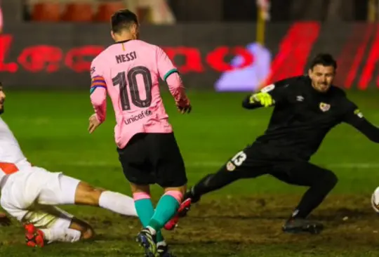 Messi se pasó de crema y falló uno de los goles más fáciles de su carrera Messi se pasó de crema y falló uno de los goles más fáciles de su carrera
