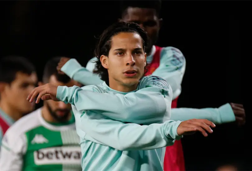 Separan a Diego Lainez por positivo a Covid-19