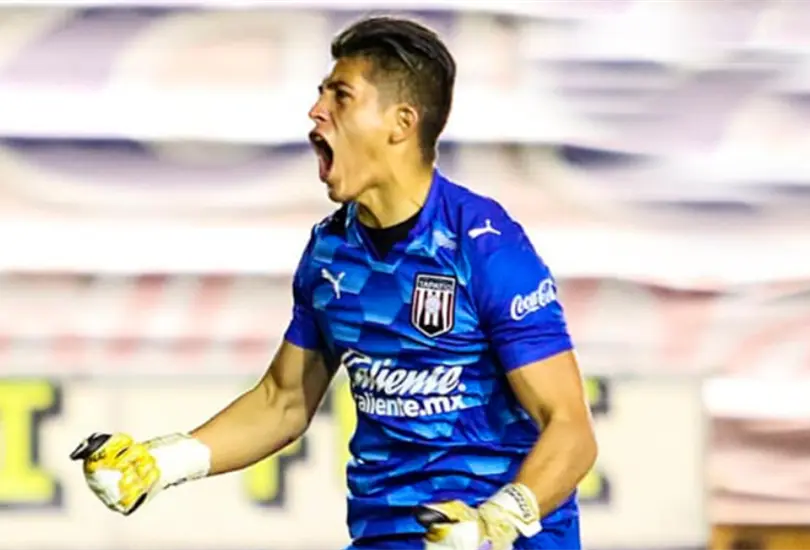 Tapat&iacute;o debuta a portero franc&eacute;s; Chivas ya tuvo un alem&aacute;n